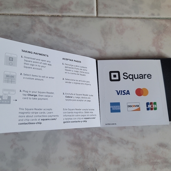 Square Reader for Magstripe (Lightning Connector) - Picture 3 of 6